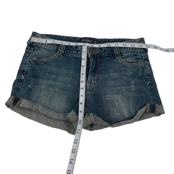 JEANSWEST Cuffed Hem Distressed Jean Shorts Size 28 Women’s - Picture 5 of 6